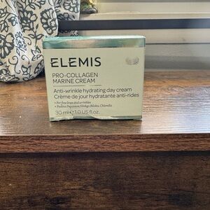ELEMIS Skincare Box in Teal and White